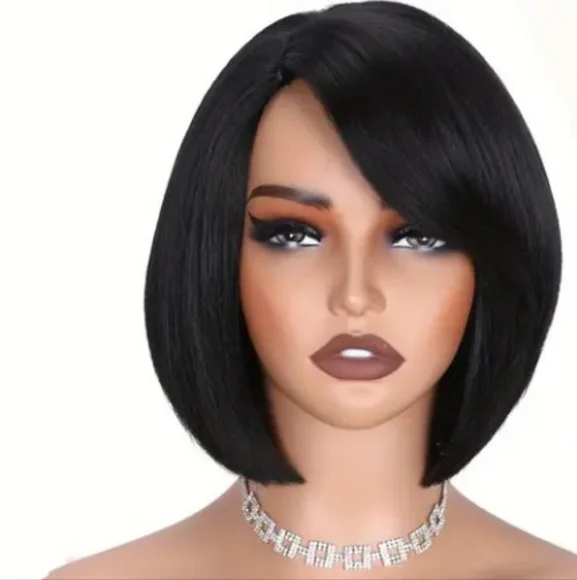 Black bob wig with side part - Picture 1 of 3